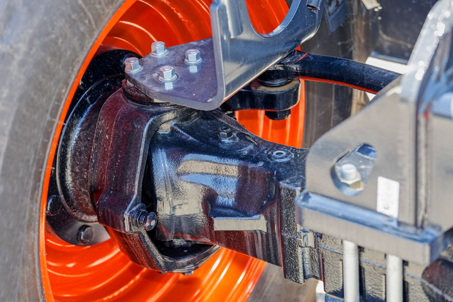 Oś skrętna w naczepie. Rozwiązanie, które kochają kierowcy w miastach i którego boi się połowa mechaników